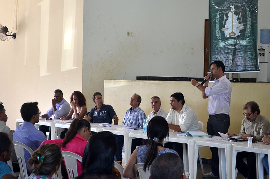 Defensor público Arthur Luis Pádua durante pronunciamento