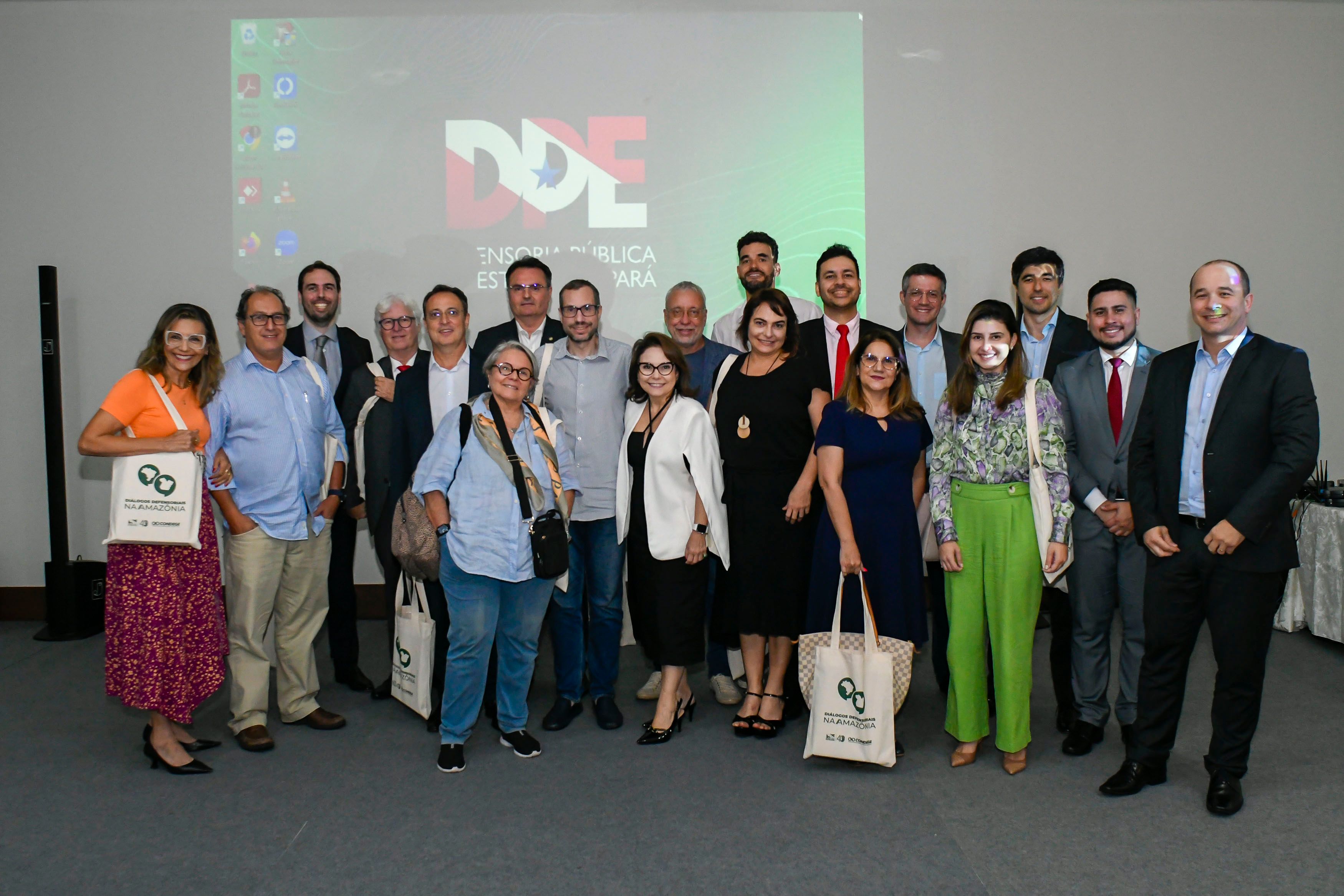 Defensoras e defensores públicos da reunião do Gaets