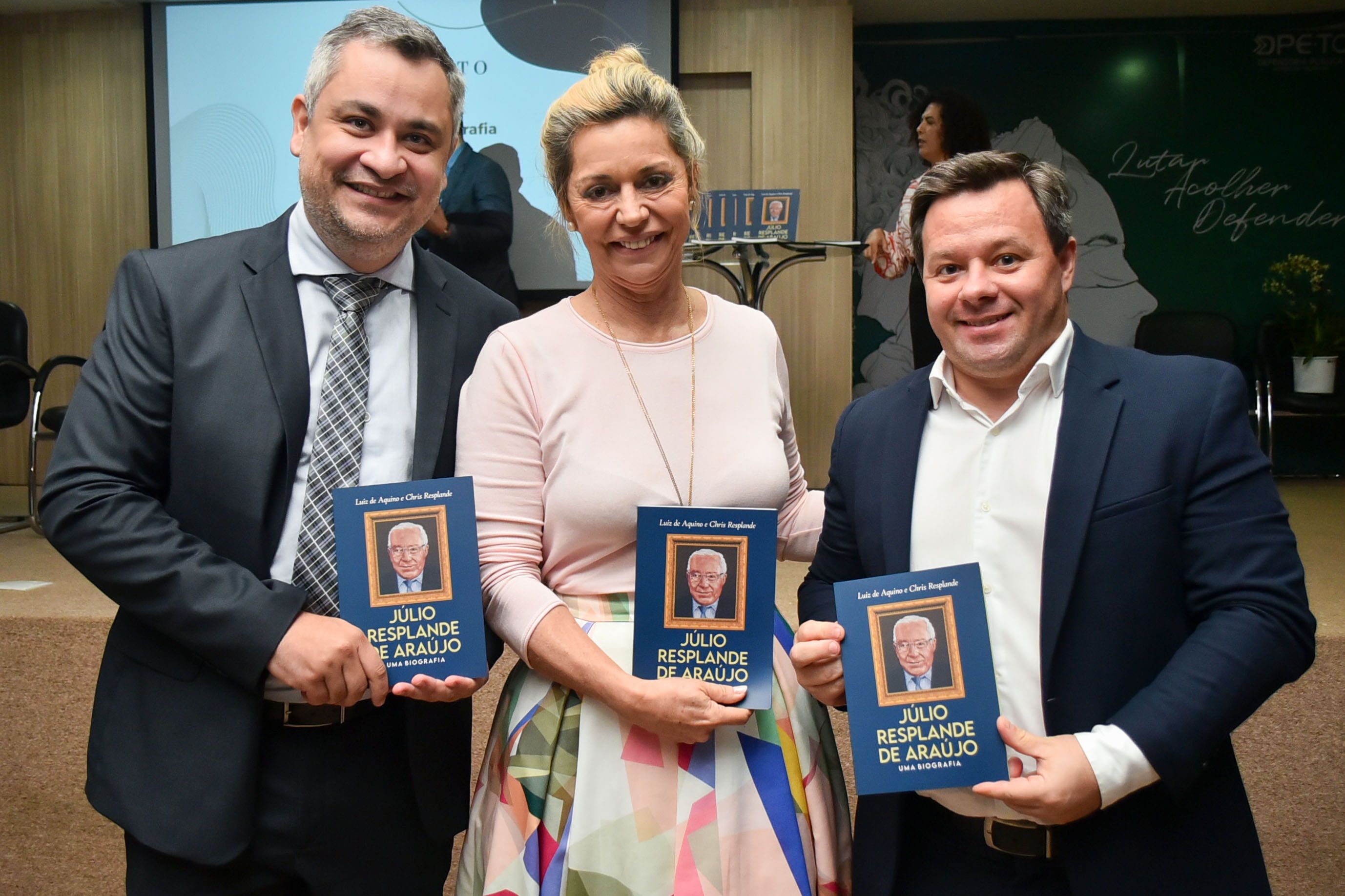 Administração Superior da DPE-TO prestigiou o lançamento do livro