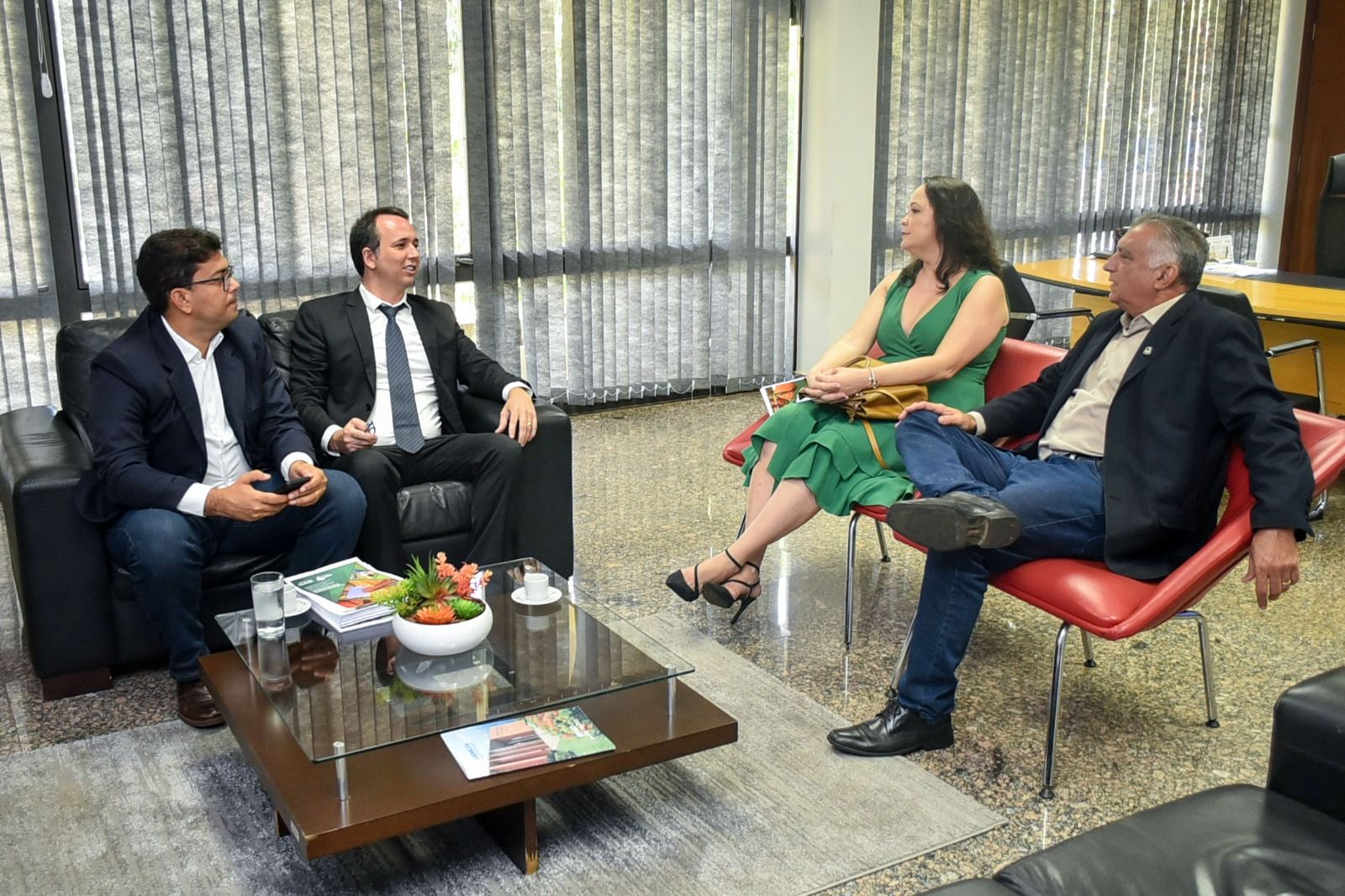 Defensores públicos estiveram na sede da Seciju onde se reuniram com o secretário Deusiano Amorim