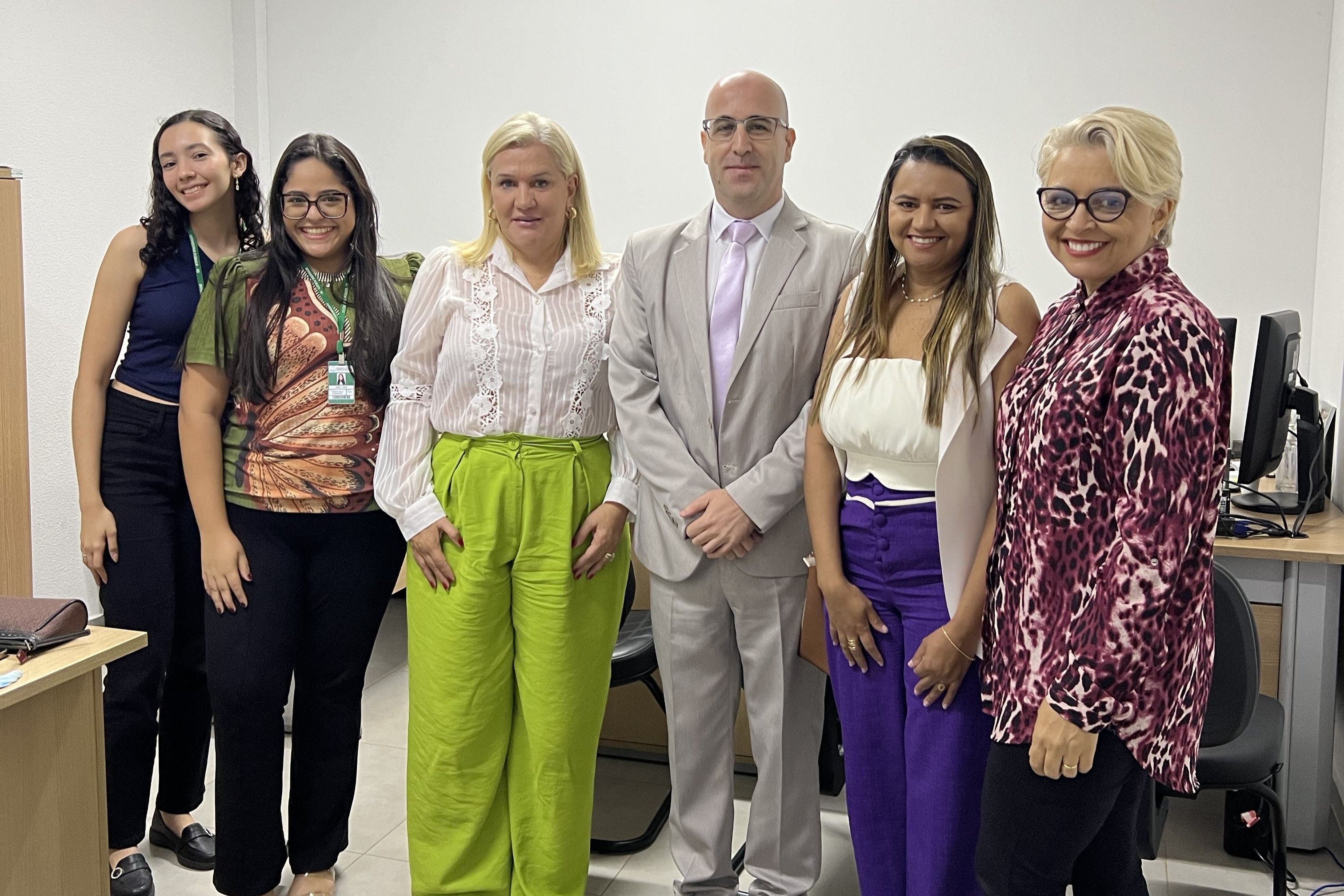 Equipe do Nuamac Araguaína e da Secretaria da Mulher que participaram da reunião