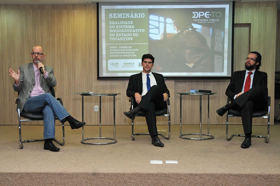 Professor da UFT Denilson Barbosa de Castro, defensor Elson Stecca e o Luciano Alves Rossato, procurador do Estado do São Paulo e professor do CERS