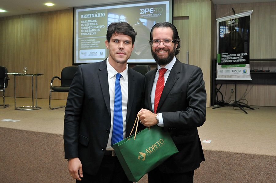 Defensor público Elson Stecca e o procurador do Estado de São Paulo e professor do CERS, Luciano Alves Rossato