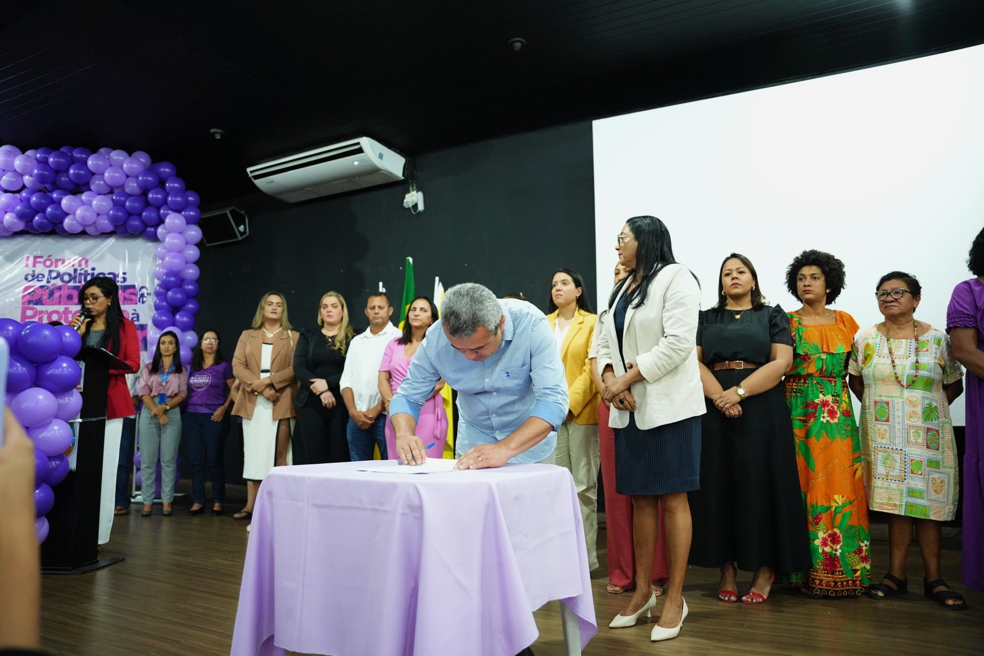 Assinatura do decreto que cria o Comitê Portuense de Políticas Públicas para Mulheres