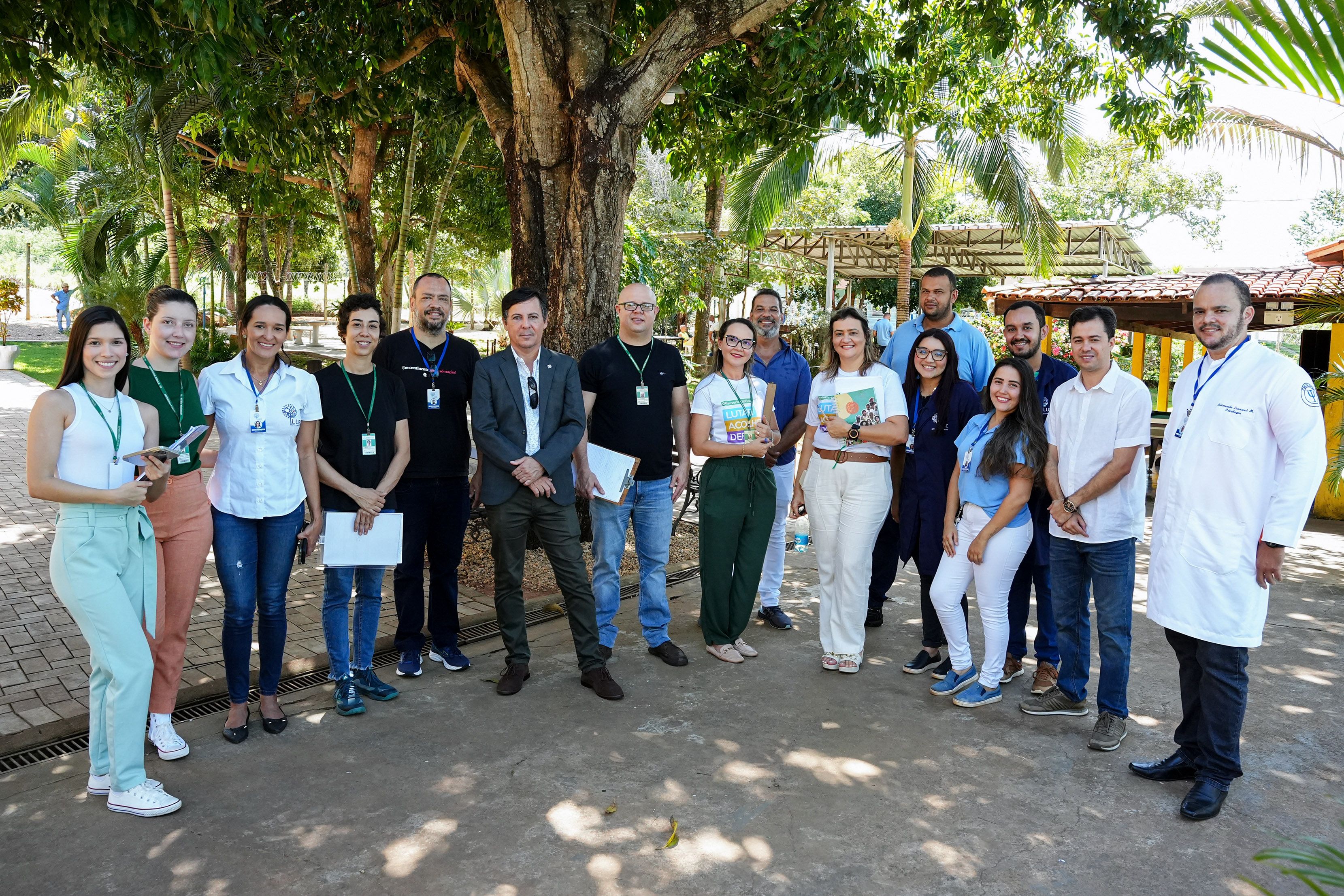Equipe da Defensoria que participou da vistoria com parte da equipe da Clínica