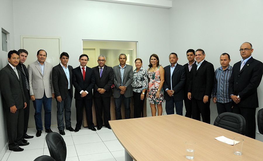 Autoridades durante a entrega das novas instalações do Núcleo Regional da Defensoria Pública em Porto Nacional