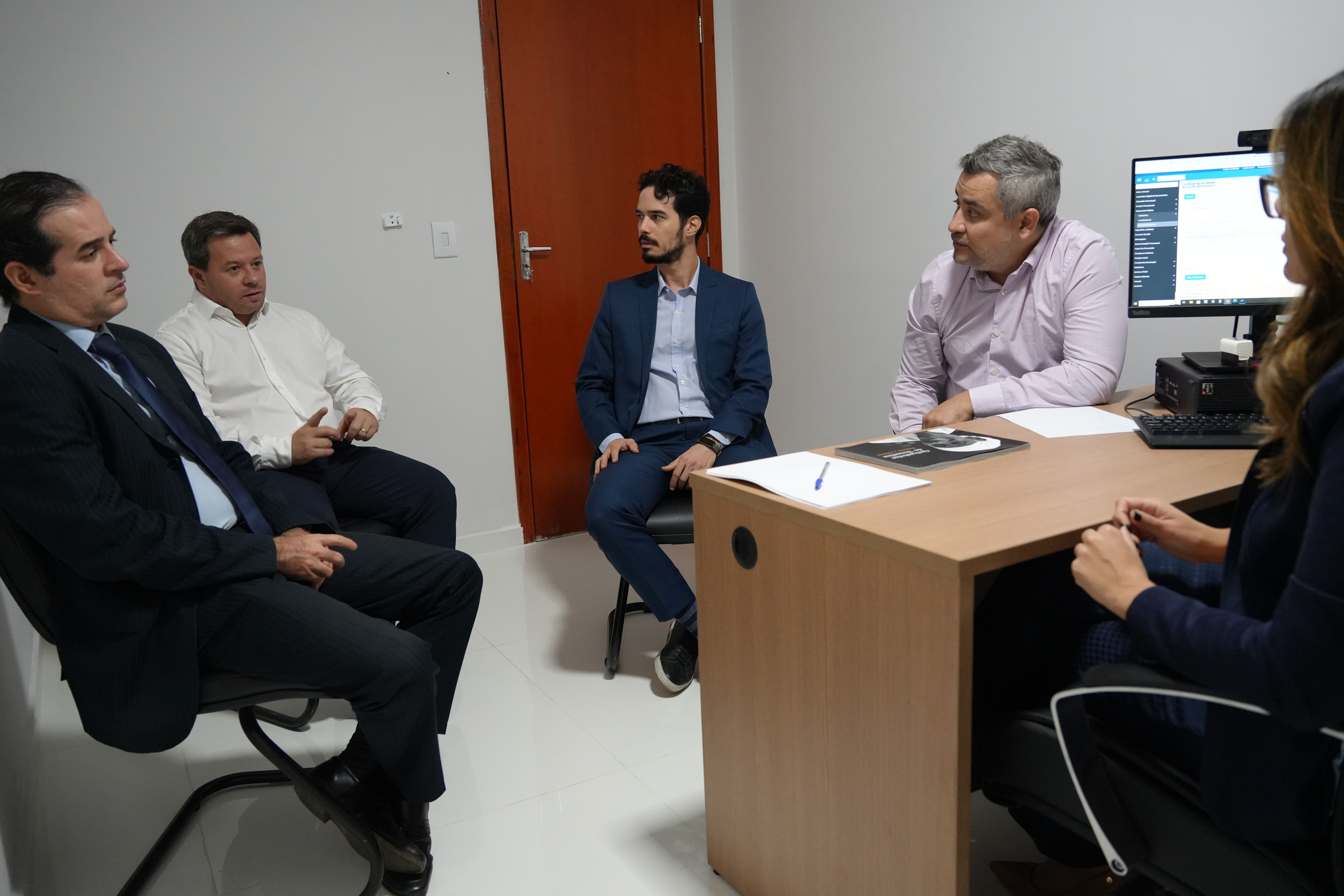 Reunião administrativa da Gestão Superior com membros da Regional de Dianópolis