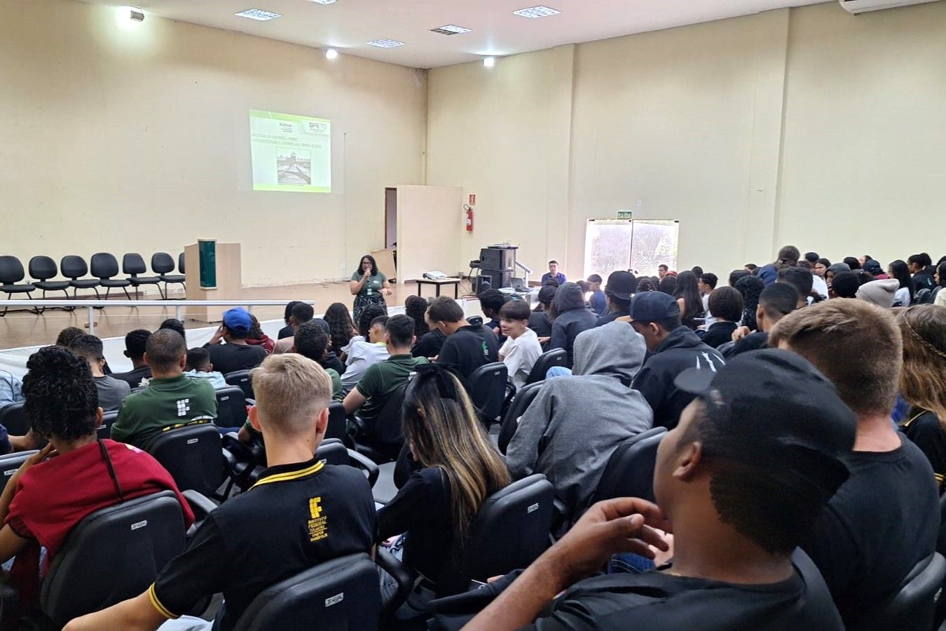 Evento reuniu cerca de 200 alunos do 1º ao 3º ano do ensino médio