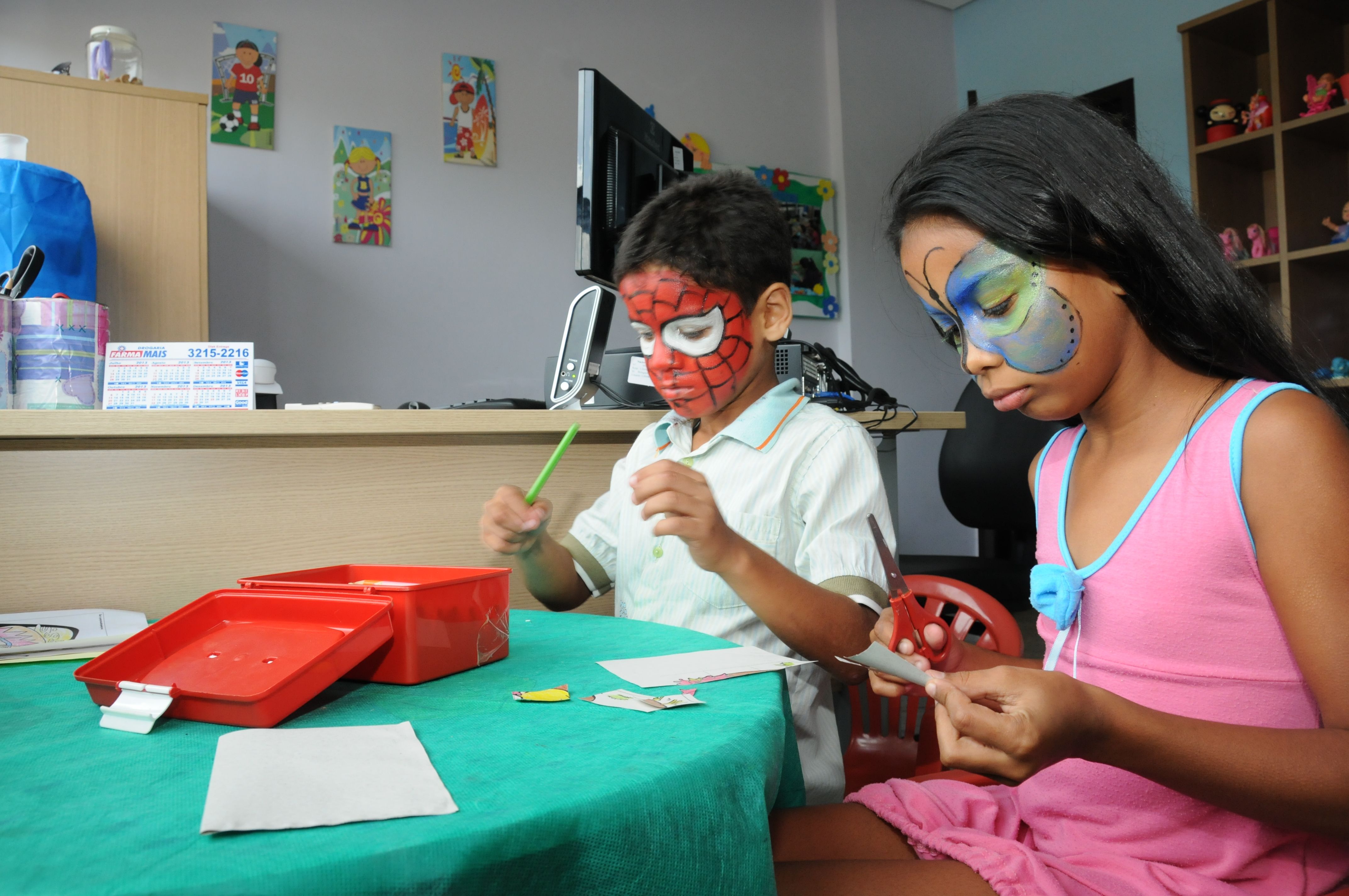 Criança aprende brincando
