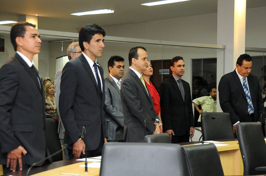 Defensor público geral, Marlon Amorim, participa da solenidade de entrega do Título de Cidadão Palmense na Câmara de Vereadores de Palmas