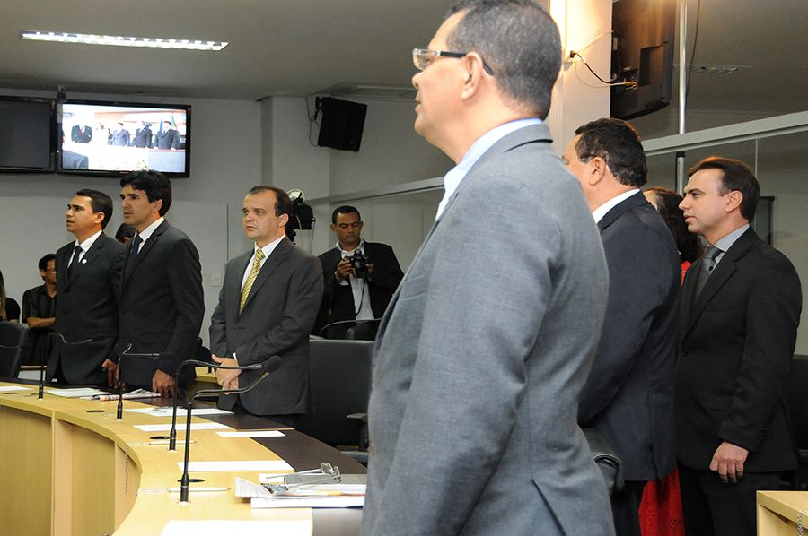 Defensor público geral, Marlon Amorim, participa da solenidade de entrega do Título de Cidadão Palmense na Câmara de Vereadores de Palmas