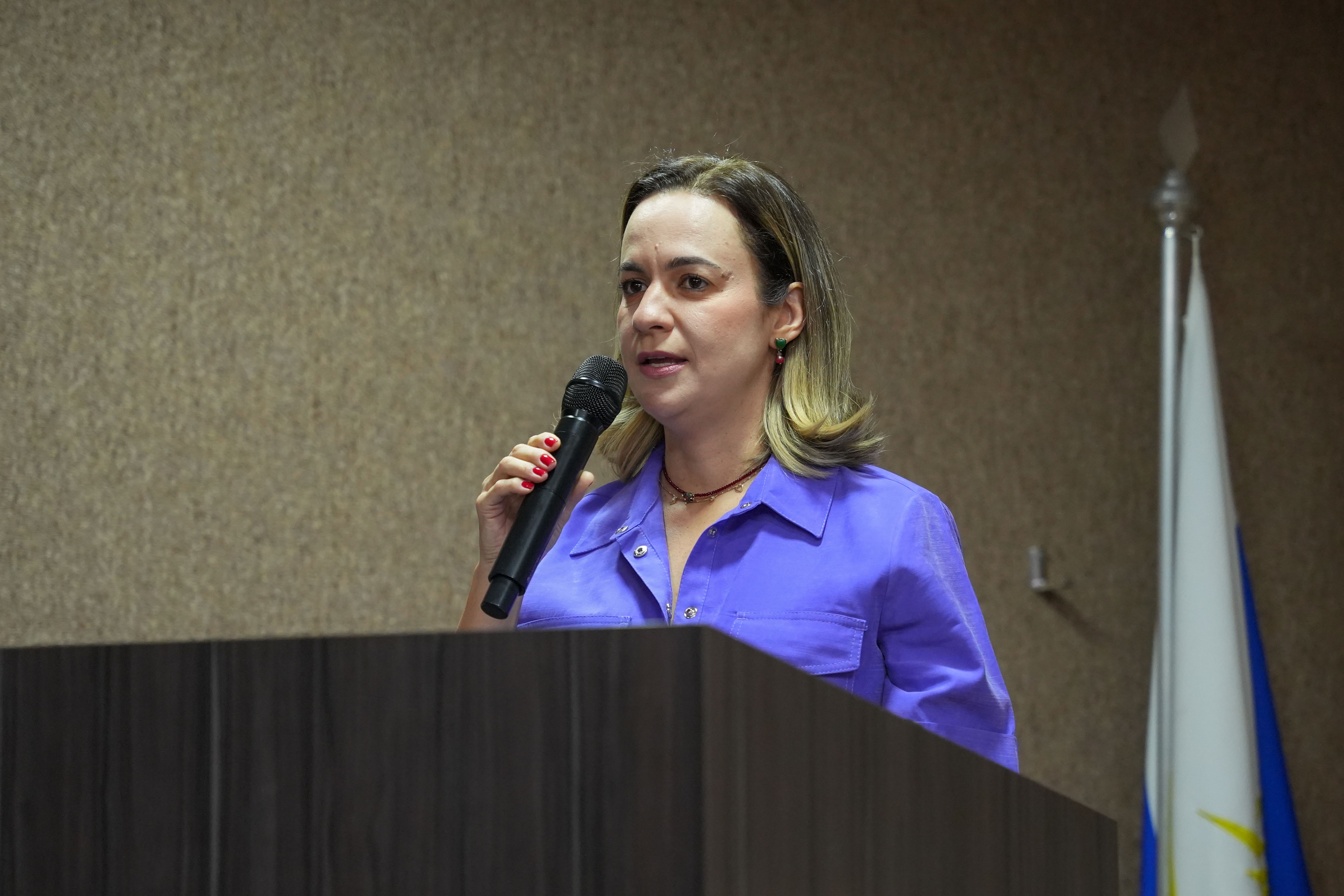 A coordenadora do Nudem destacou que os principais desafios enfrentados pelas mulheres atualmente incluem a desvalorização de suas capacidades políticas