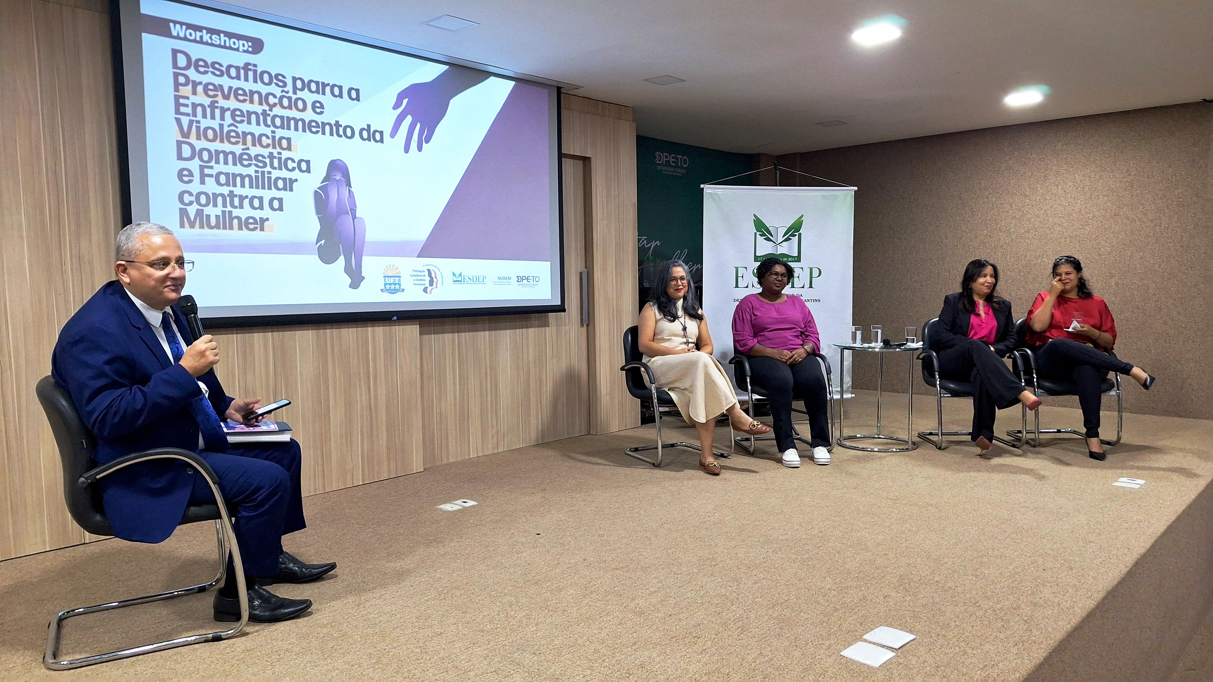 Mediador das palestras, Tarsis Barreto exaltou o papel da Defensoria Pública na prevenção e no enfrentamento das violências contra as mulheres