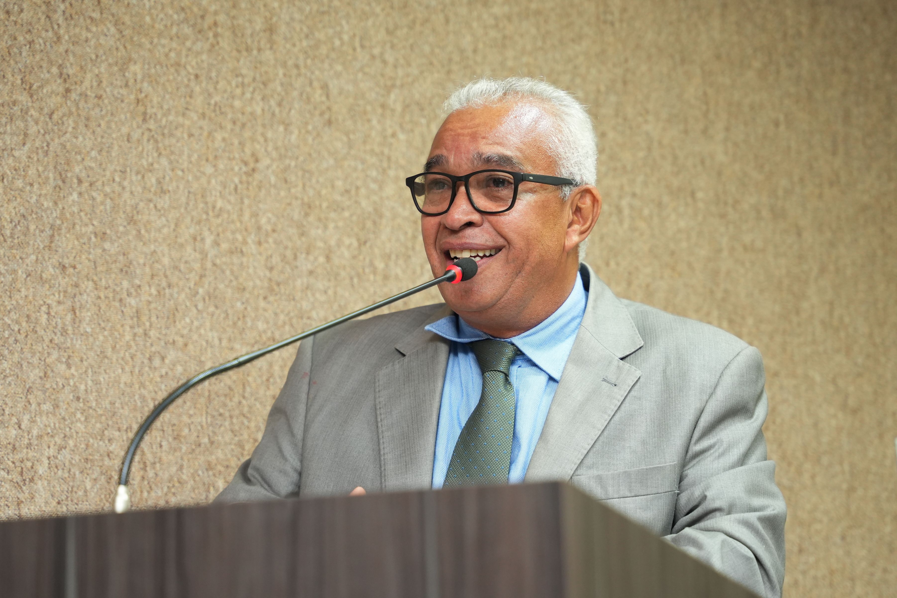 Marcello Tomaz recordou de momentos da vida dos colegas da 1ª turma de concursados e enfatizou o significado da solenidade