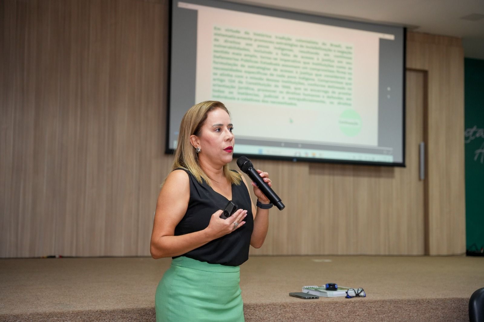 A coordenadora do Nucora, defensora pública Letícia Amorim, falou sobre acesso a direitos e justiça