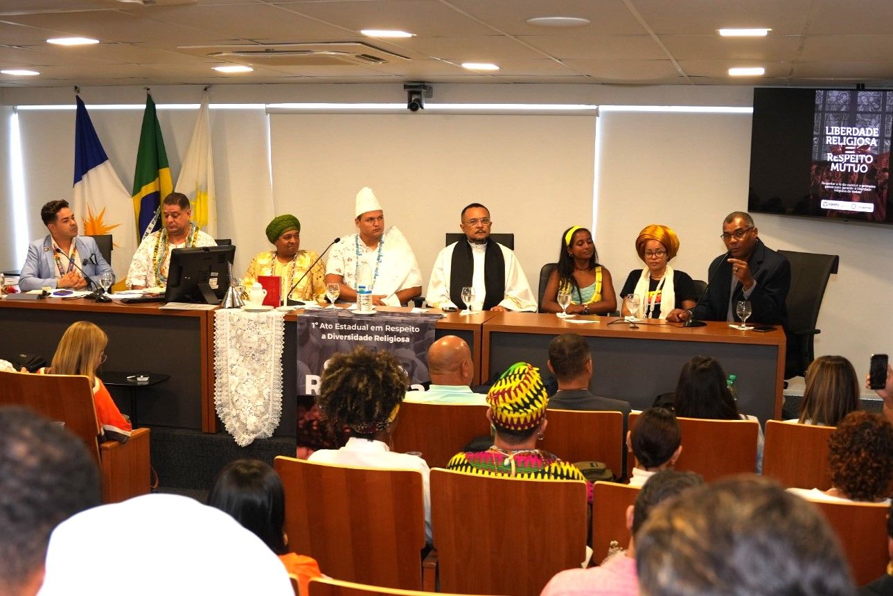Ato Estadual, na Câmara Municipal, reuniu líderes religiosos, autoridades e representantes da sociedade civil