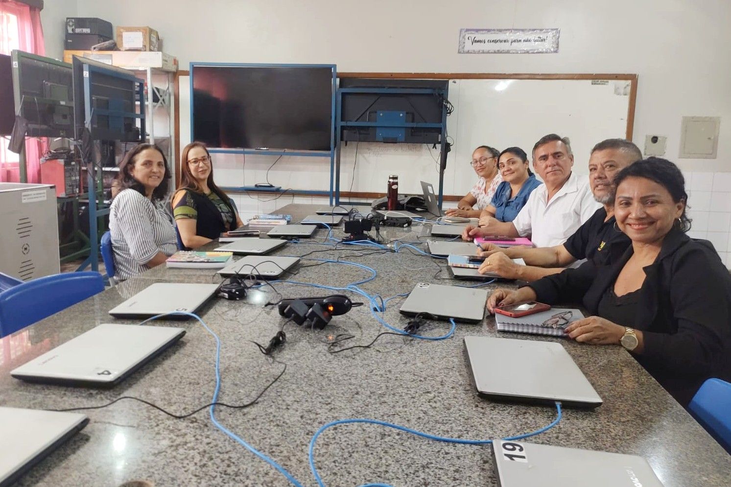 Também foram verificadas demandas como o fornecimento de uniformes, merenda escolar; material didático, inclusão de alunos com deficiência; entre outras.