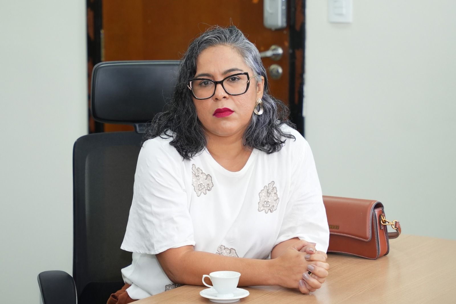 Kenia Martins explicou que as famílias que vivem na comunidade têm sido alvo constante de ameaças