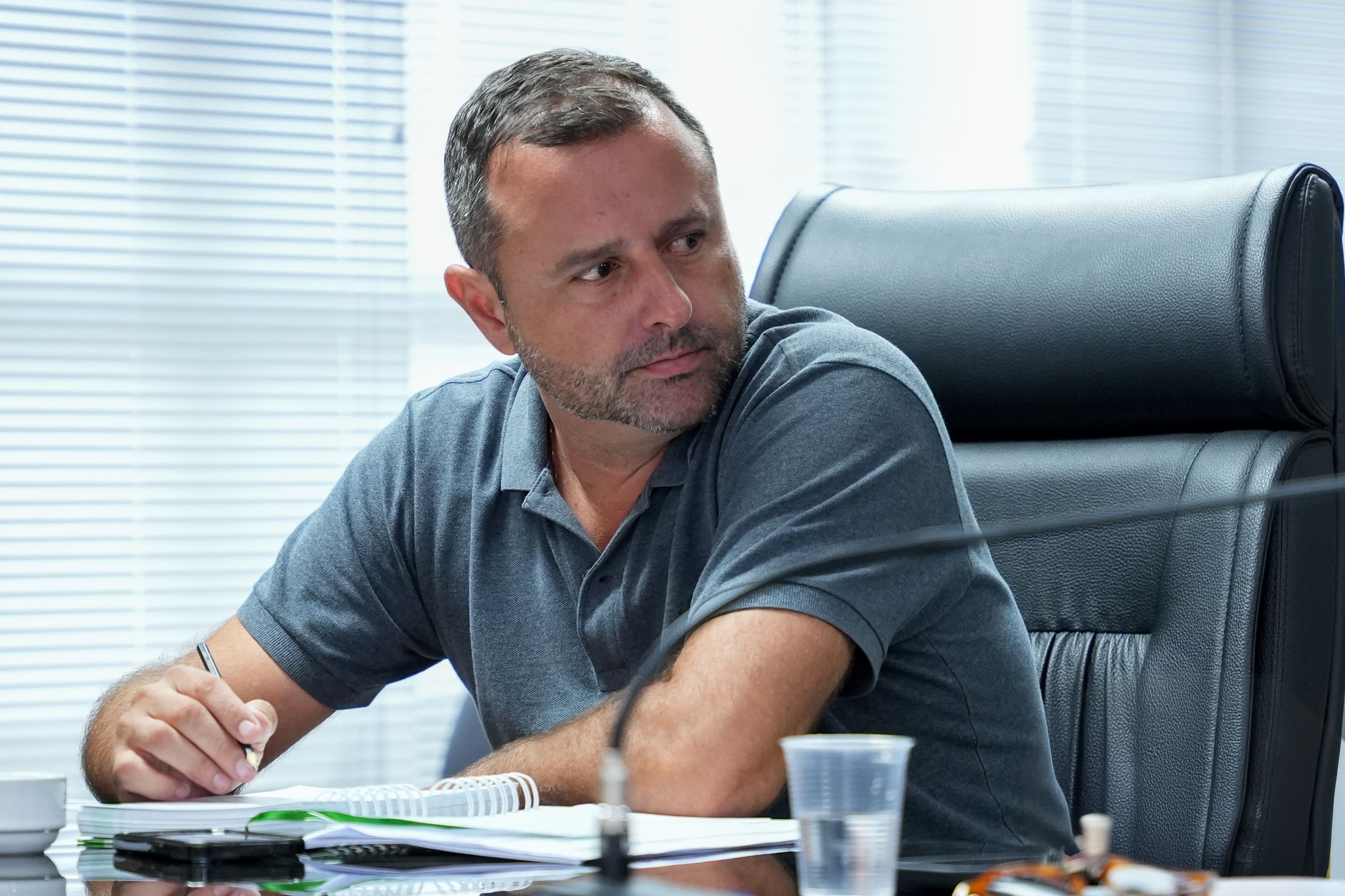 Defensor público Arthur Pádua presente na reunião