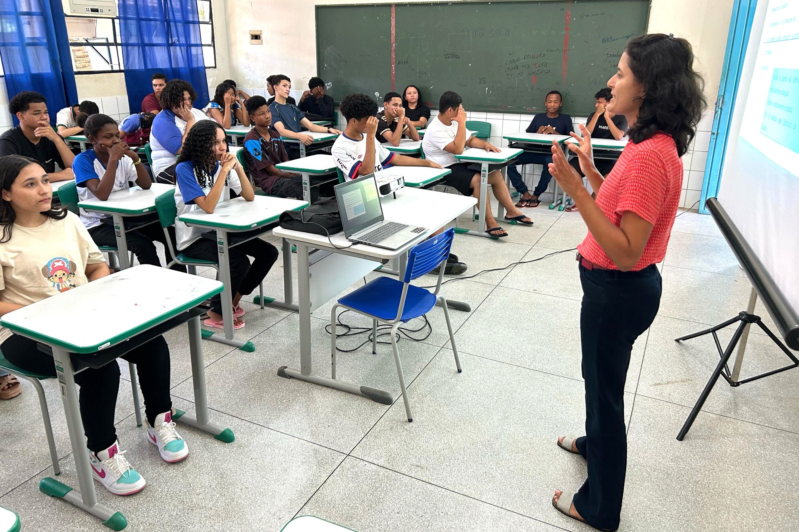 Defensora Pública fez um resgate histórico da luta das mulheres por direitos