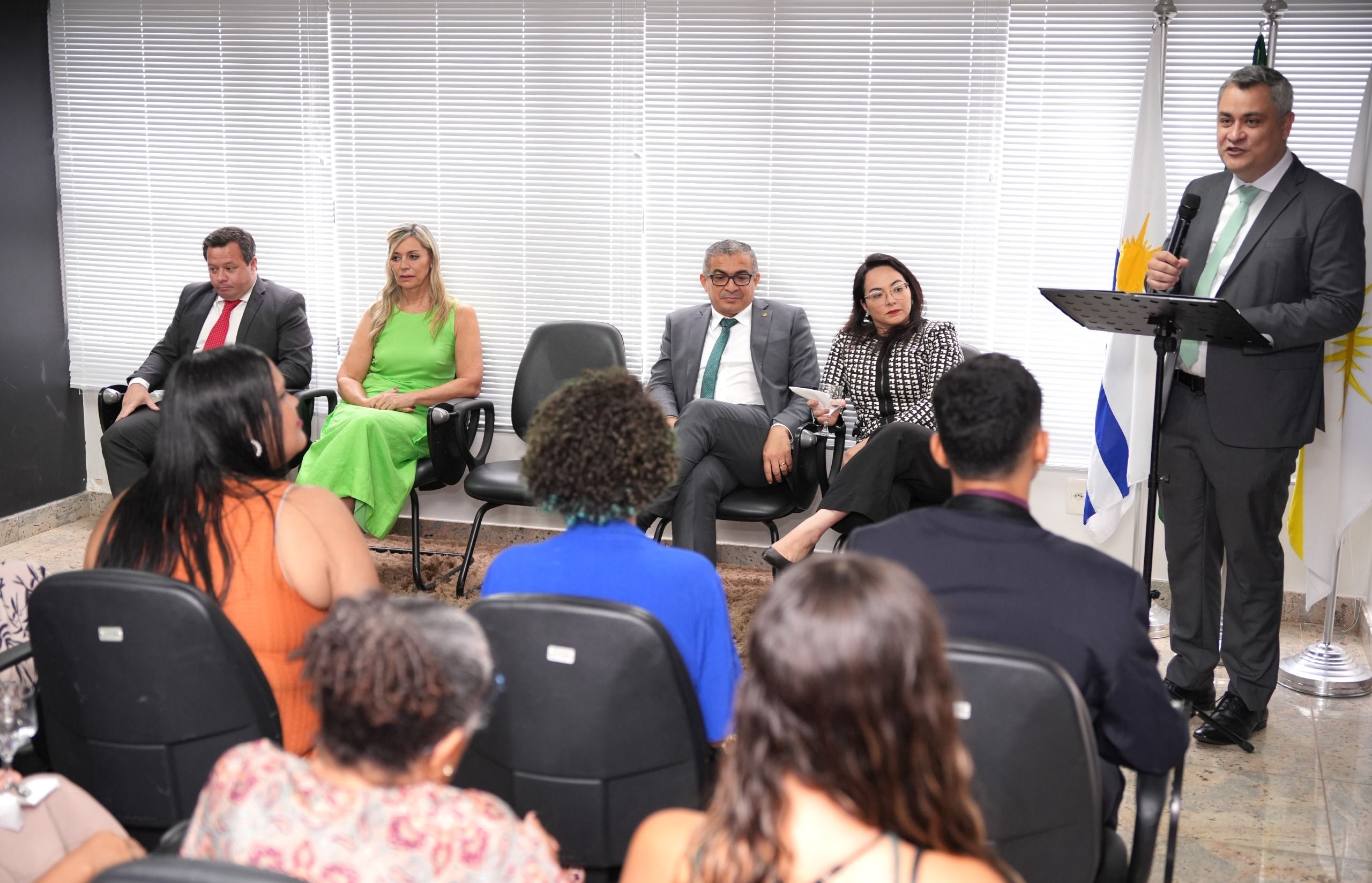 Solenidade foi prestigiada por membras(os), servidoras(es), familiares e amigos dos empossados
