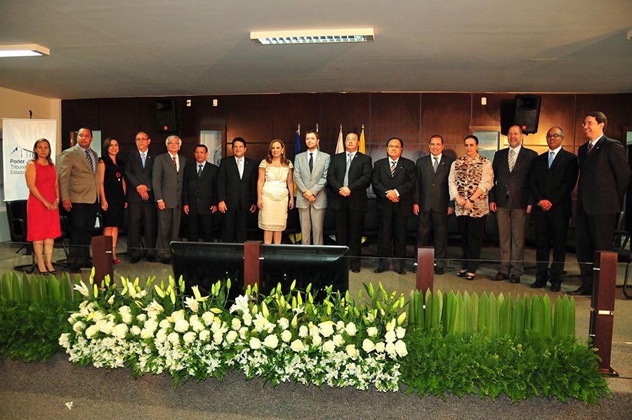 Autoridades durante solenidade