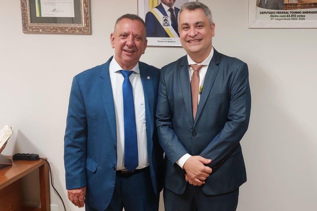 O Defensor Público-Geral (D) também esteve com o deputado federal Antônio Andrade