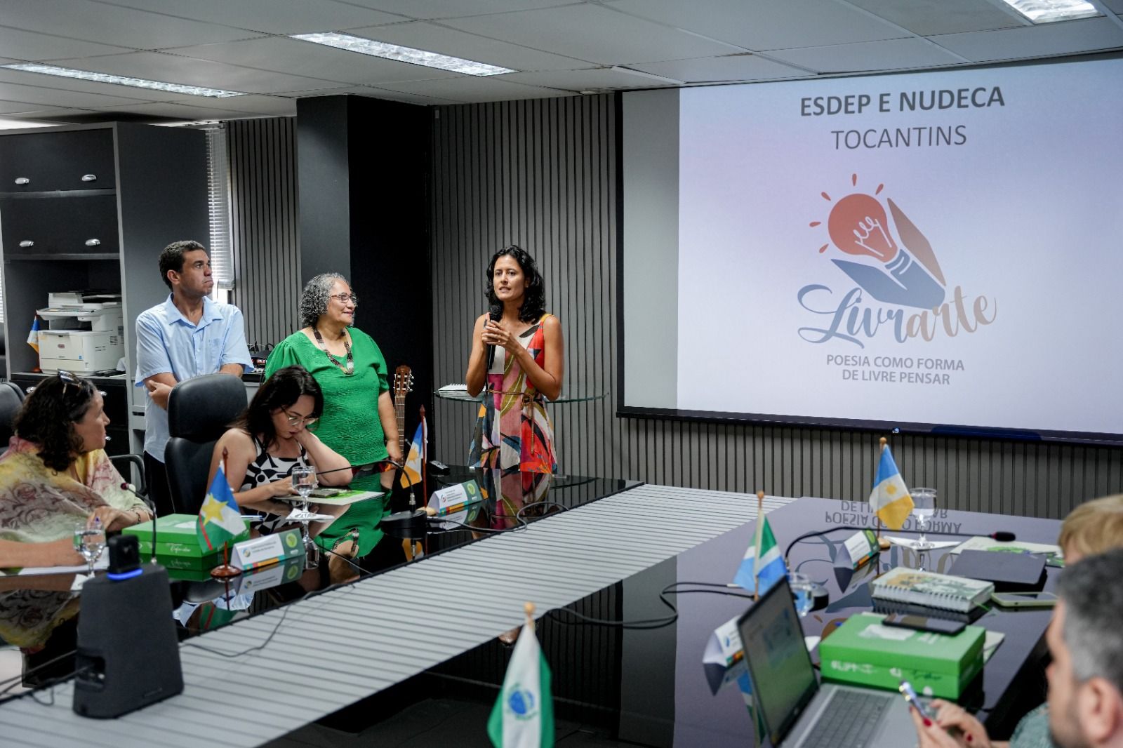 Téssia Carneiro apresentou o projeto “Livrarte: Poesia como forma de pensar”