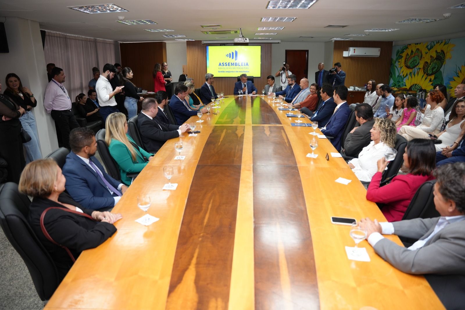 Cerimônia de posse foi realizada na Sala de Reuniões da Presidência da Aleto