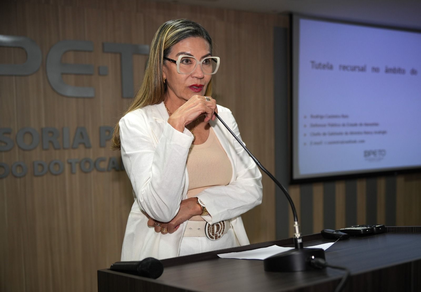 Entusiasta e demandante do Workshop, a defensura pública pública de Classe Especial, Maria do Carmo Cota, participou da abertura do evento.