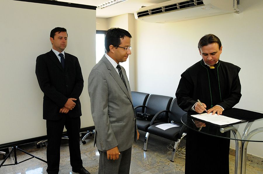 Defensor público geral, Marlon Amorim, assina posse dos defensores Leonardo Oliveira e Arthur Lius Pádua como membros Titulares do Conselho Superior da Defensoria Pública