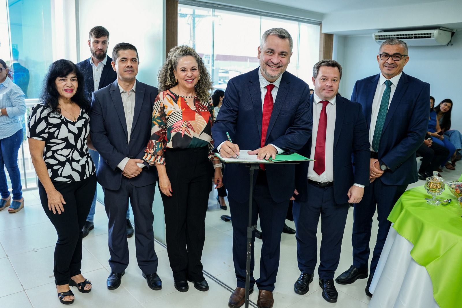Pedro Alexandre também assinou a Ordem de Serviço para a reforma da sede da DPE em Peixe
