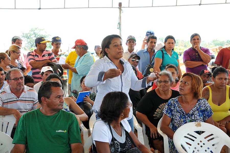 Moradora relata problemas vividos, pelos moradores da Vila Agrotins