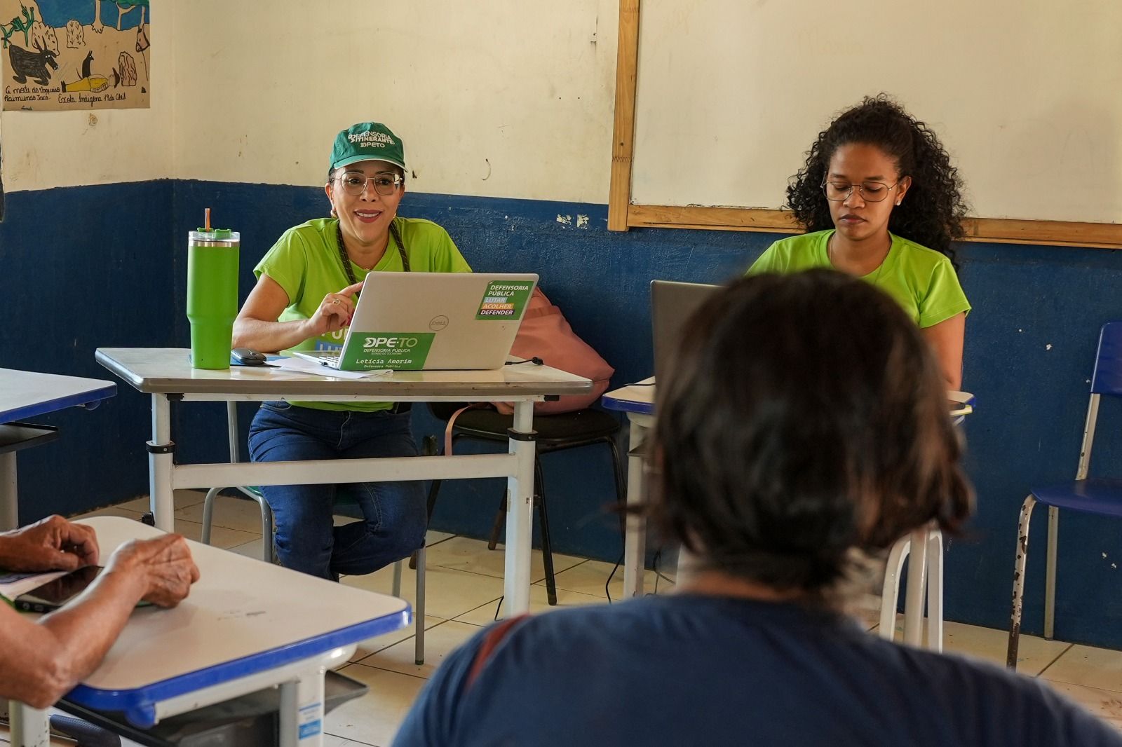 Coordenadora do Núcleo Especializado de Questões Étnicas e Combate ao Racismo, a defensora pública Letícia Amorim, realizou atendimentos