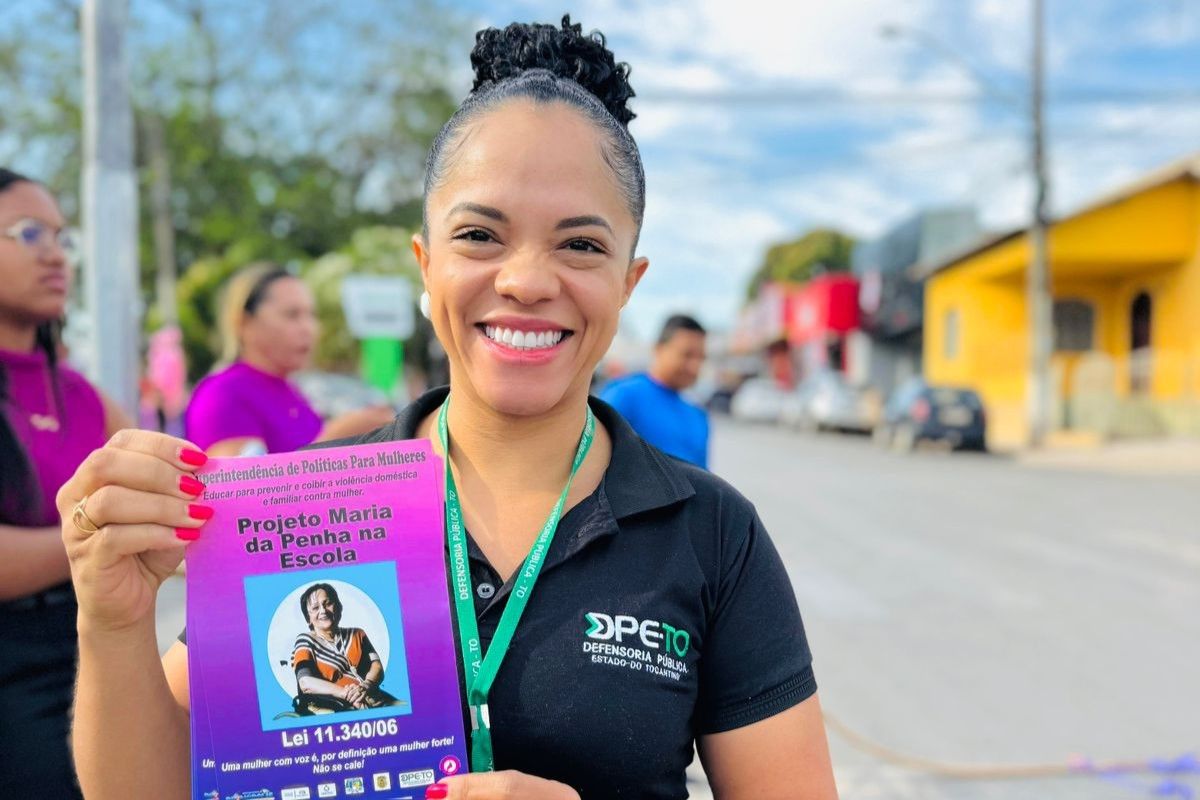 Leusimara Cirqueira, da equipe DPE-TO, durante ação realizada em Dianópolis