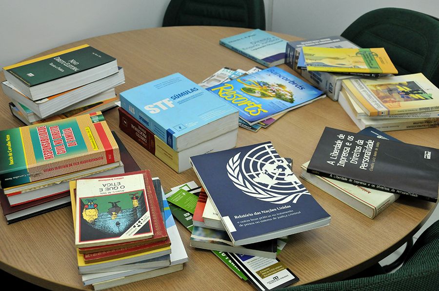 Doação de livros para o CEJUR