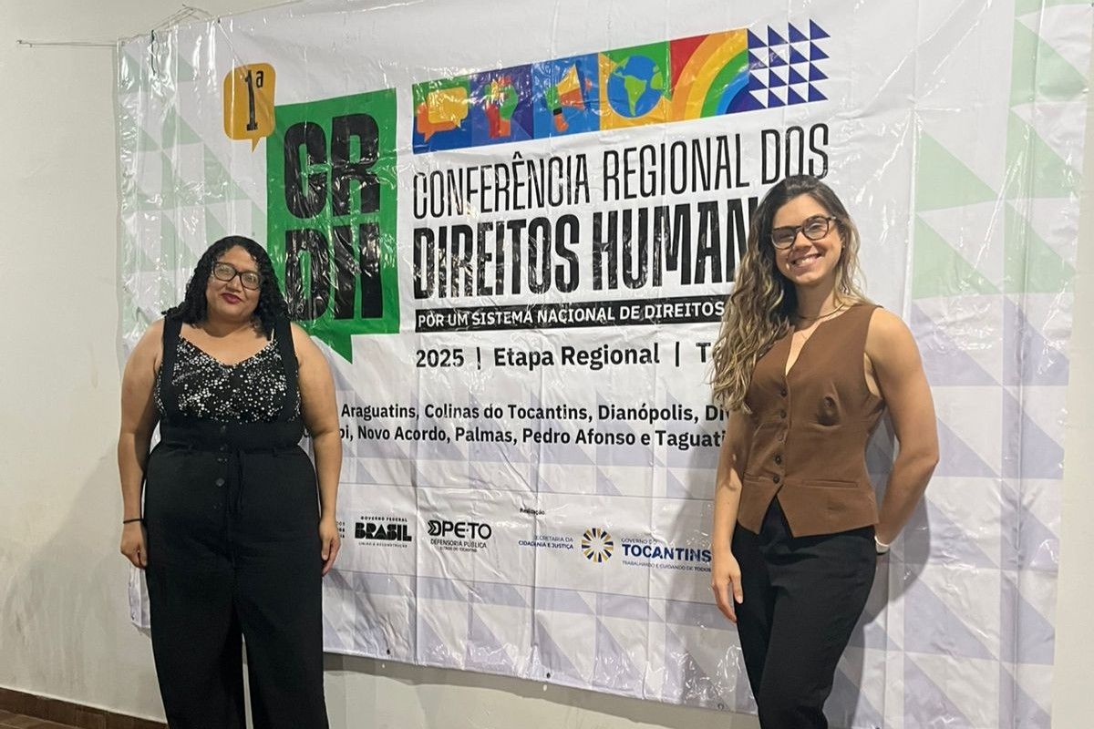 Defensora pública Mylena Rodrigues (D) e a servidora Marilene Barbosa presentes na Conferência