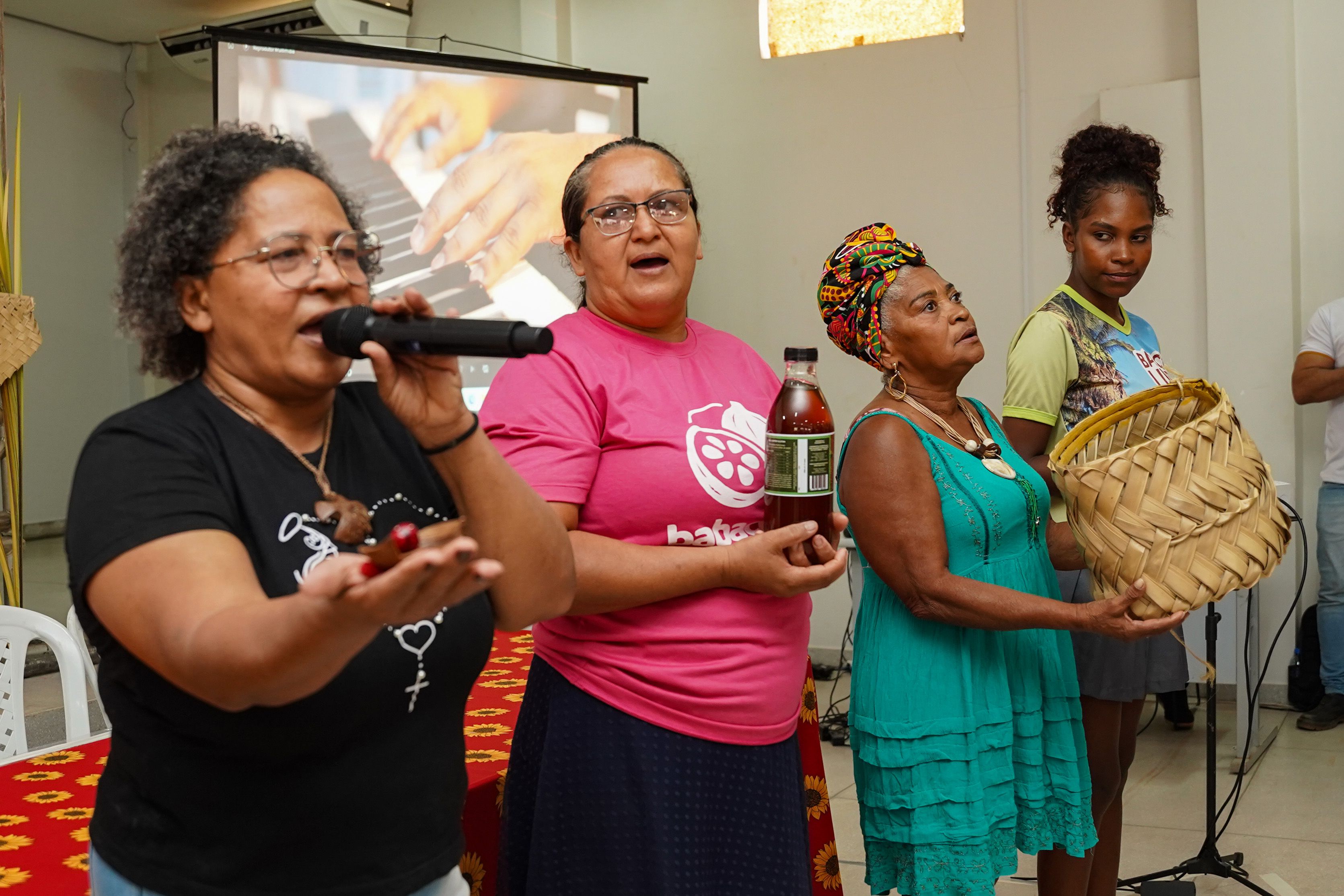 Momento foi marcado por apresentações culturais das quebradeiras de coco babaçu
