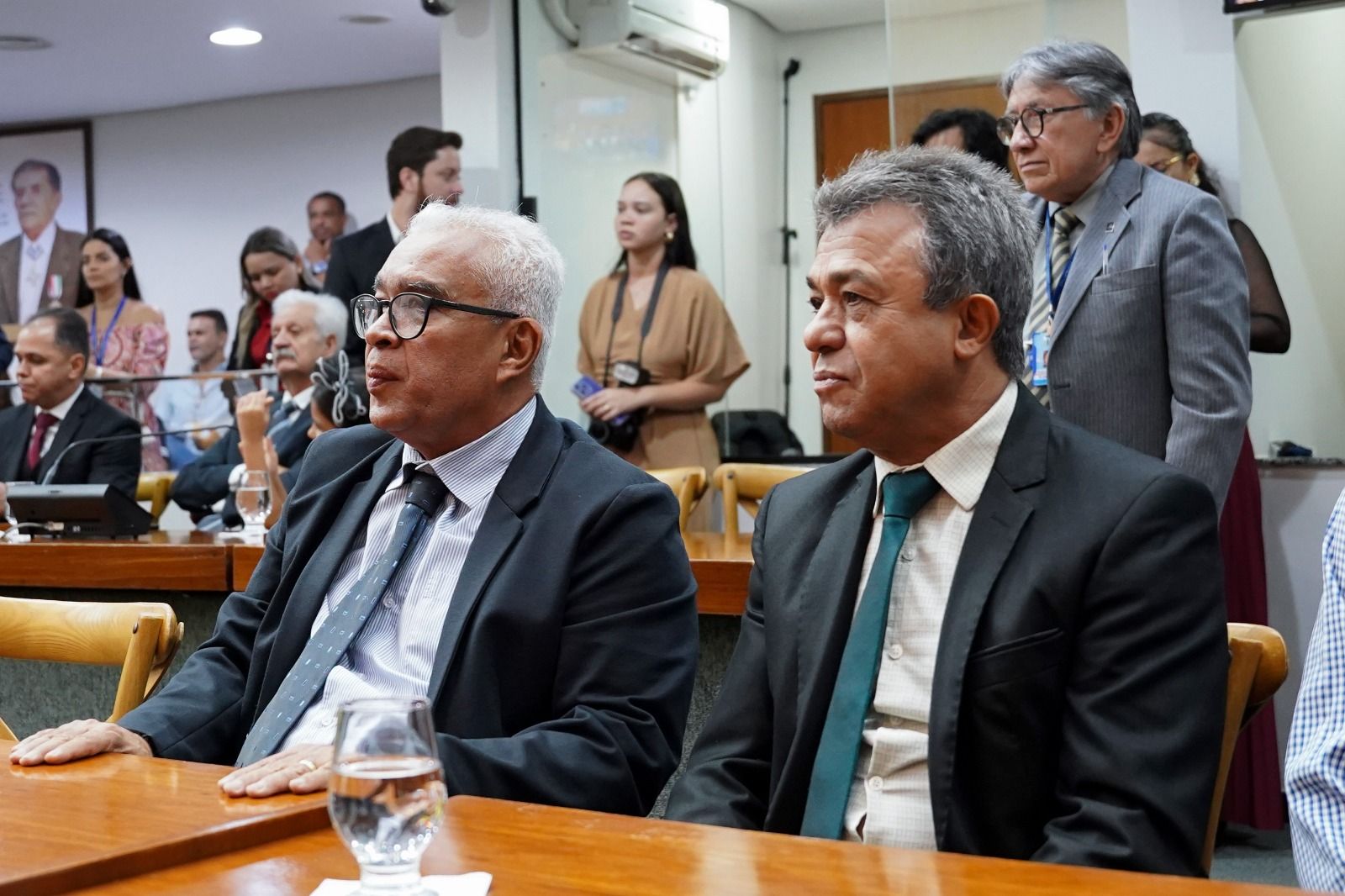 Marcello Tomaz (E) e Kita Maciel também prestigiaram a sessão solene