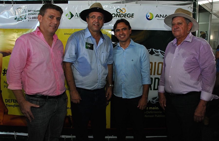 Presidente da ADPETO, Fábio Monteiro, governador Marcelo Miranda, defensor geral, Marlon Amorim e o secretário estadual da Agricultura