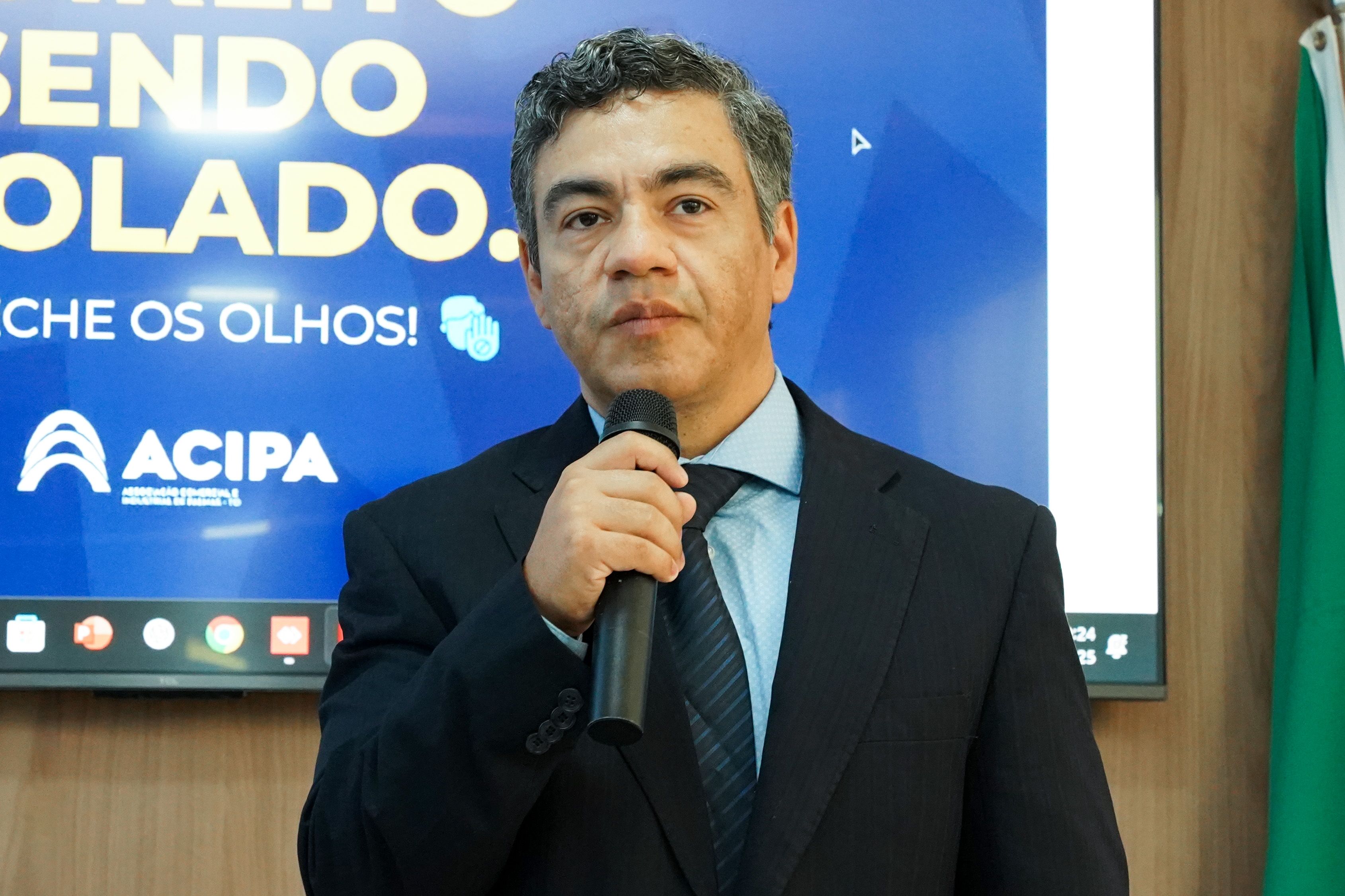 O defensor público da infância Freddy Alejandro Solorzano Antunes representou a instituição no evento