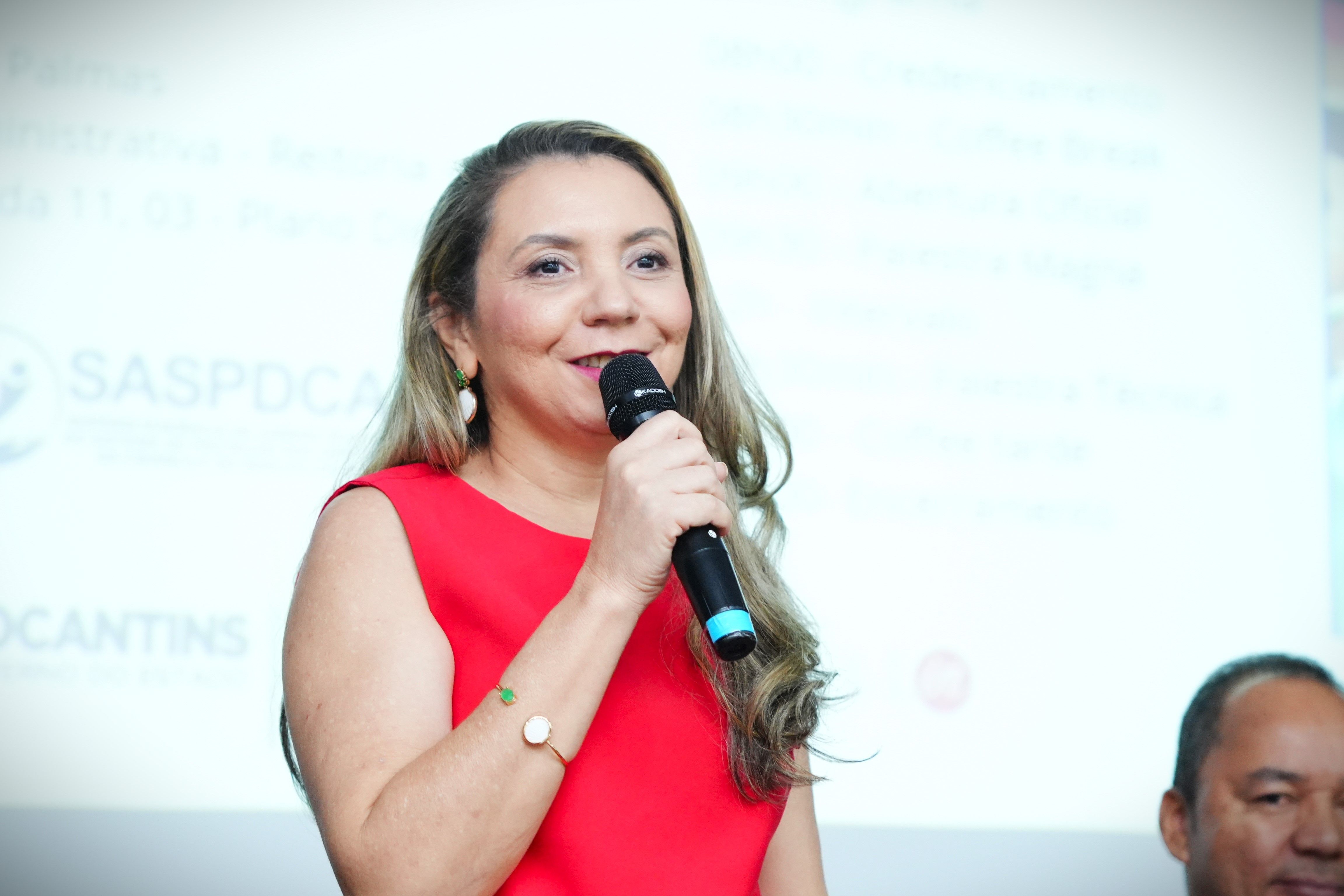 A gerente Rejane Pereira destacou a importância do fortalecimento do atendimento em rede.