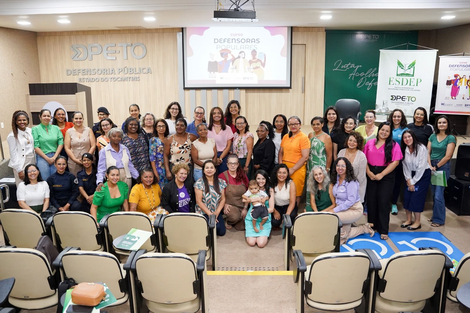 O curso é voltado especialmente à formação de líderes comunitárias e de mulheres que buscam aprofundar seus conhecimentos sobre direitos femininos