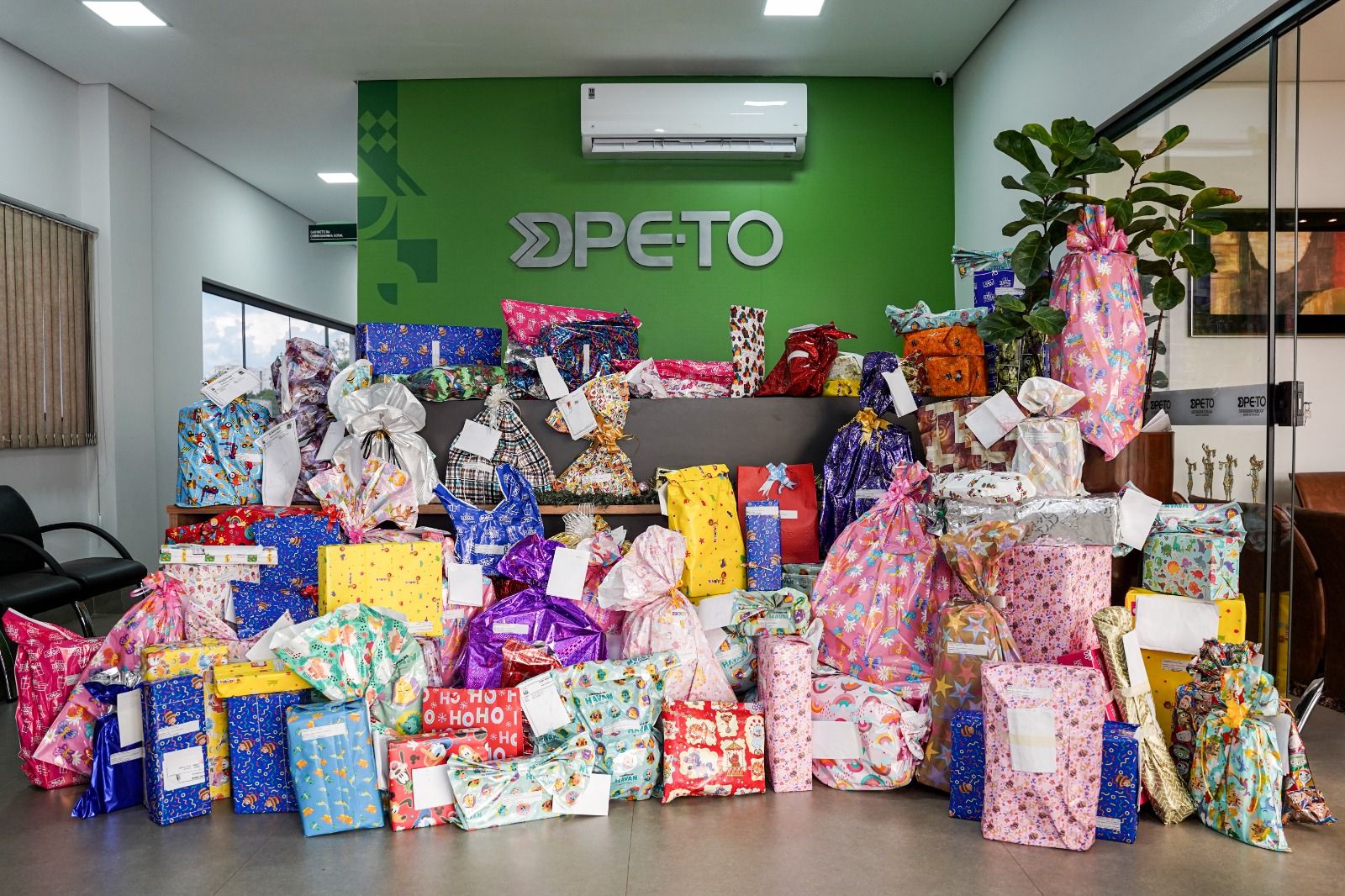 As cartinhas foram adotadas de forma voluntária por servidores e membros que atuam na sede administrativa da Instituição em Palmas