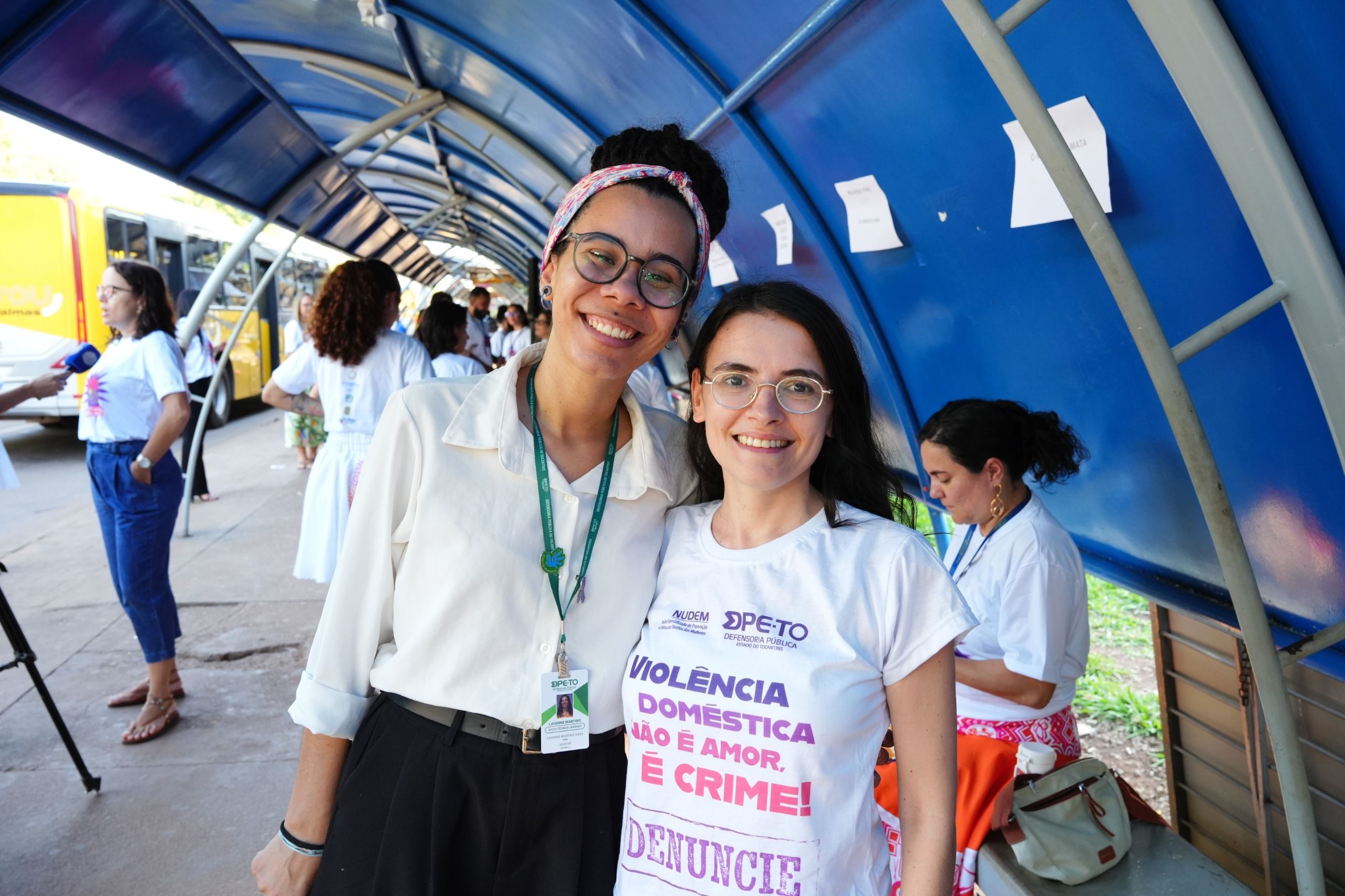 Participaram o Nucora e o Nudem, representados pelas servidoras Layanne Martins e Fanciélis Vargas (D).