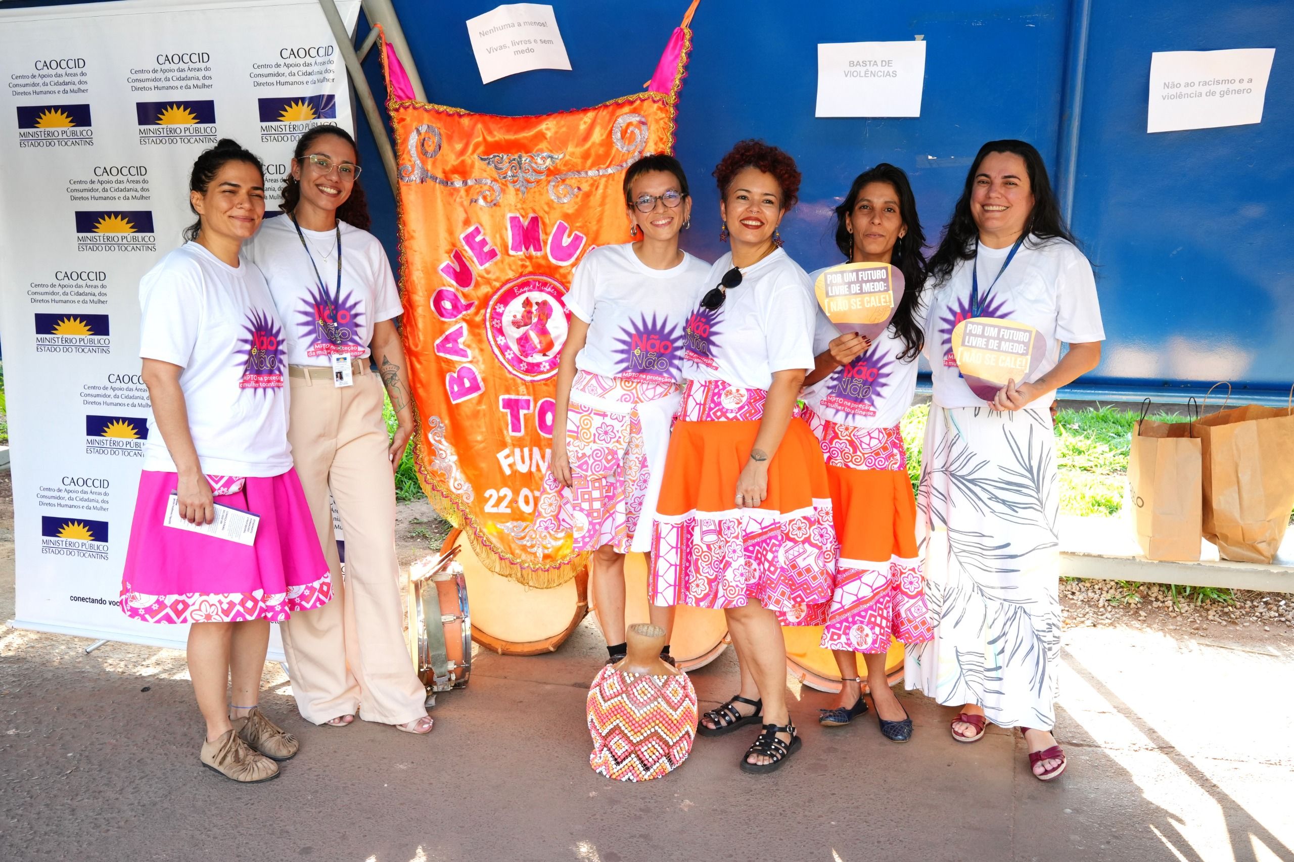 Esteve presente o grupo Baque Mulher Tocantins, que integrou a ação com manifestações culturais e mensagens de resistência