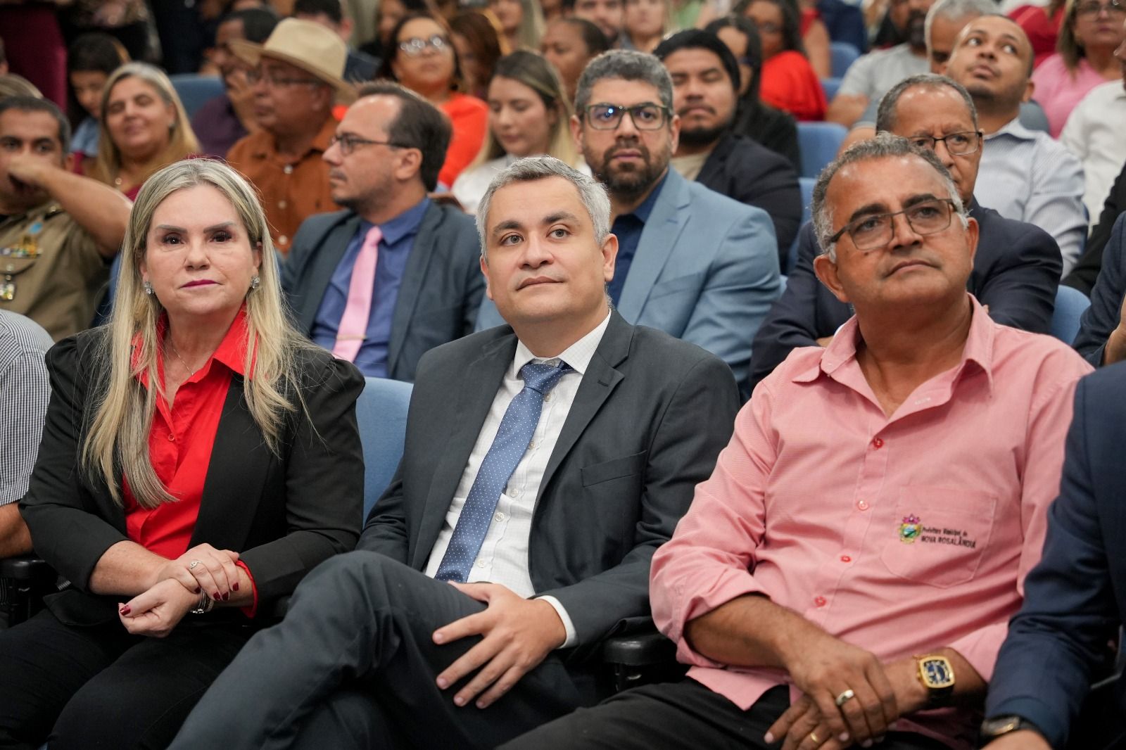 Defensor público-geral Pedro Alexandre (C) presente na solenidade