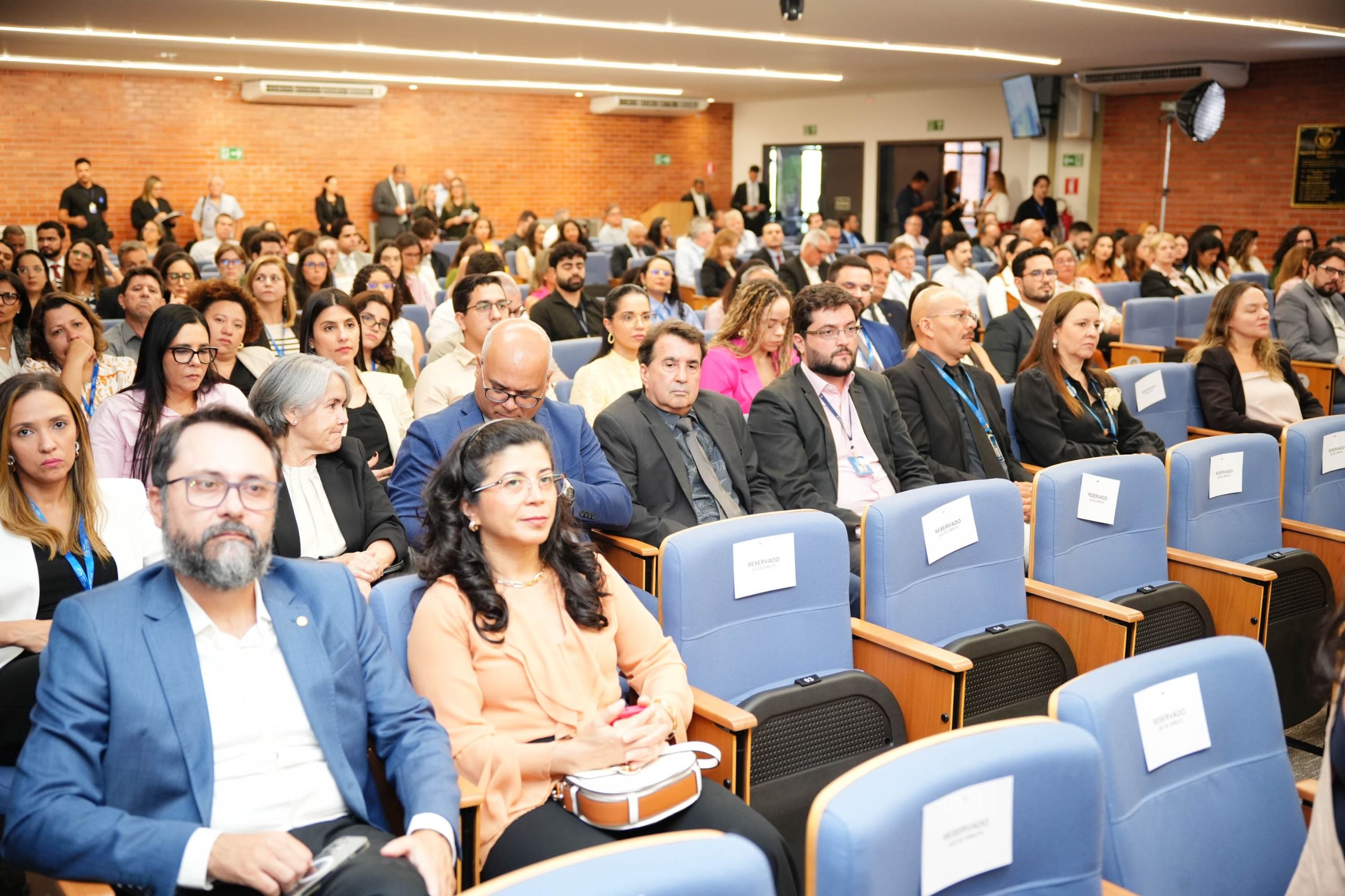 A cerimônia marcou simbolicamente o início das atividades jurisdicionais e administrativas da justiça estadual