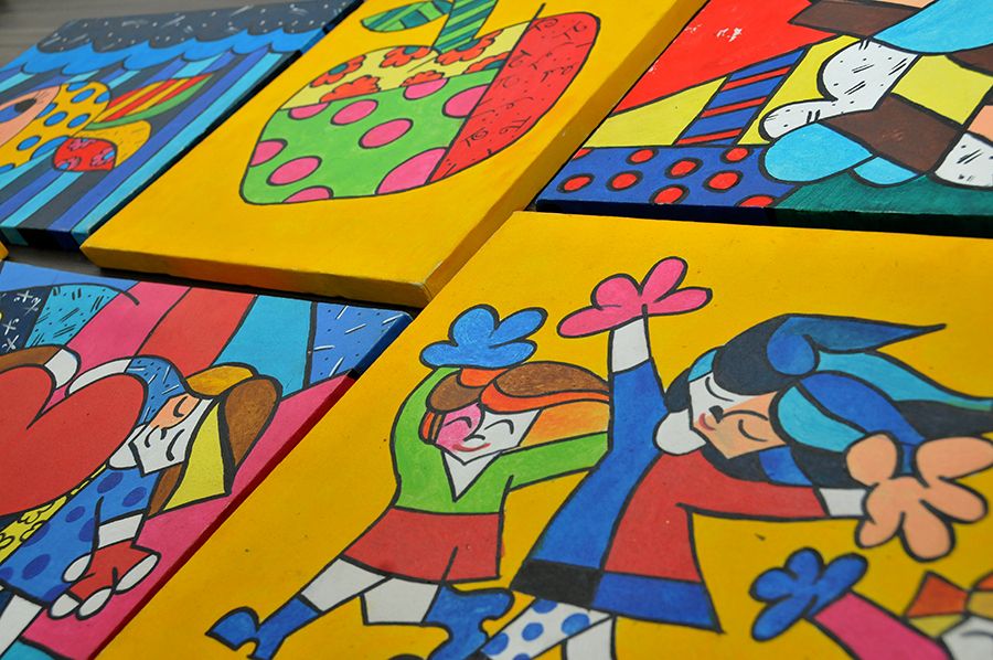 Telas pintadas por crianças atendidas pela Brinquedoteca da DPE em Palmas