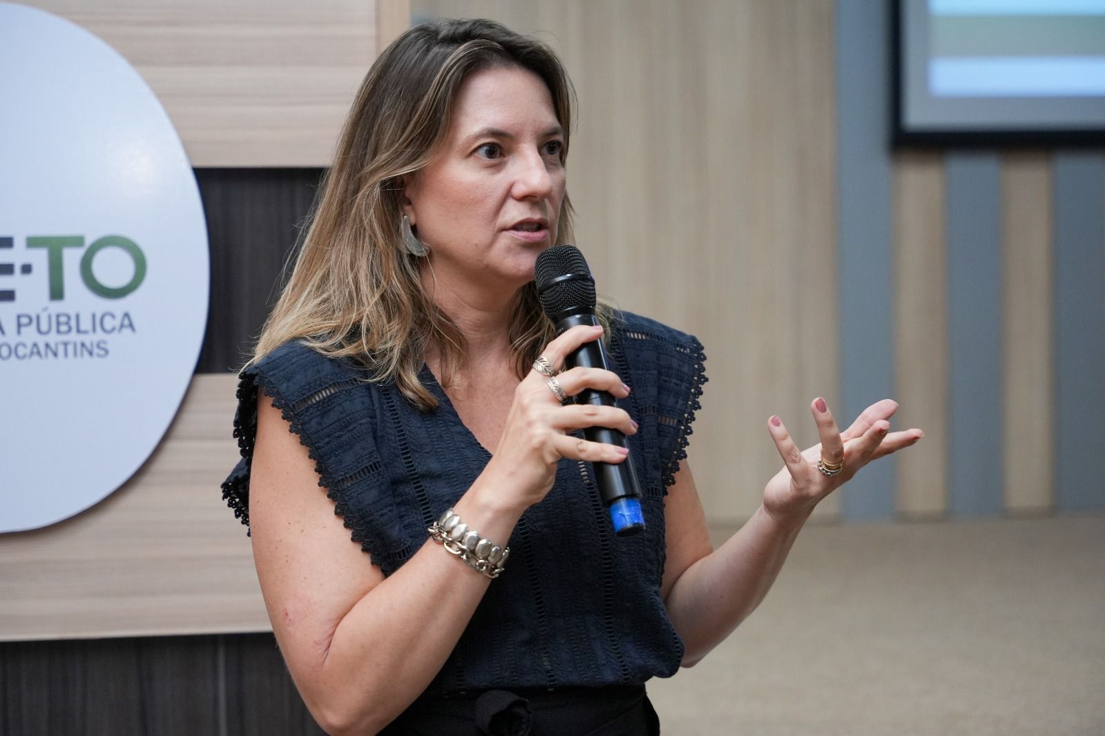 A defensora pública Larissa Pultrini atua na 27ª Defensoria Pública do Estado do Tocantins
